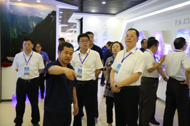 黑龙江省政协及九三学社领导一行到宝泰隆公司视察