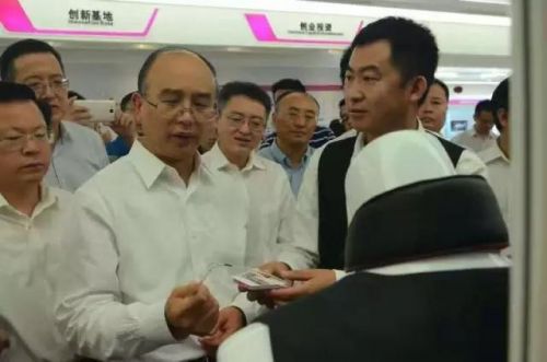 深圳市长考察烯旺科技 政策助推石墨烯产业发展