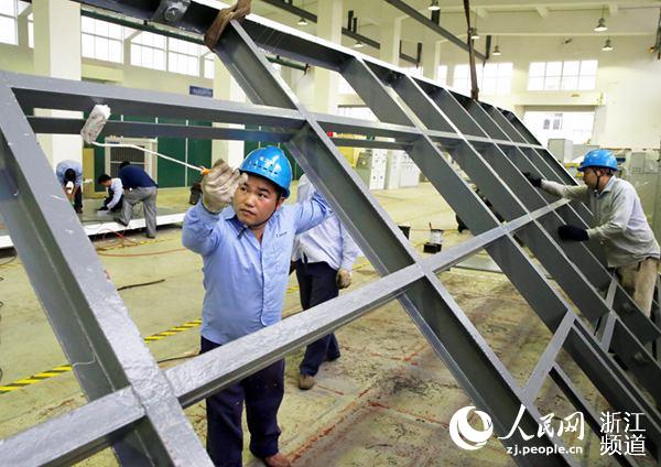 宁波率先将石墨烯材料成功涂装配电设备