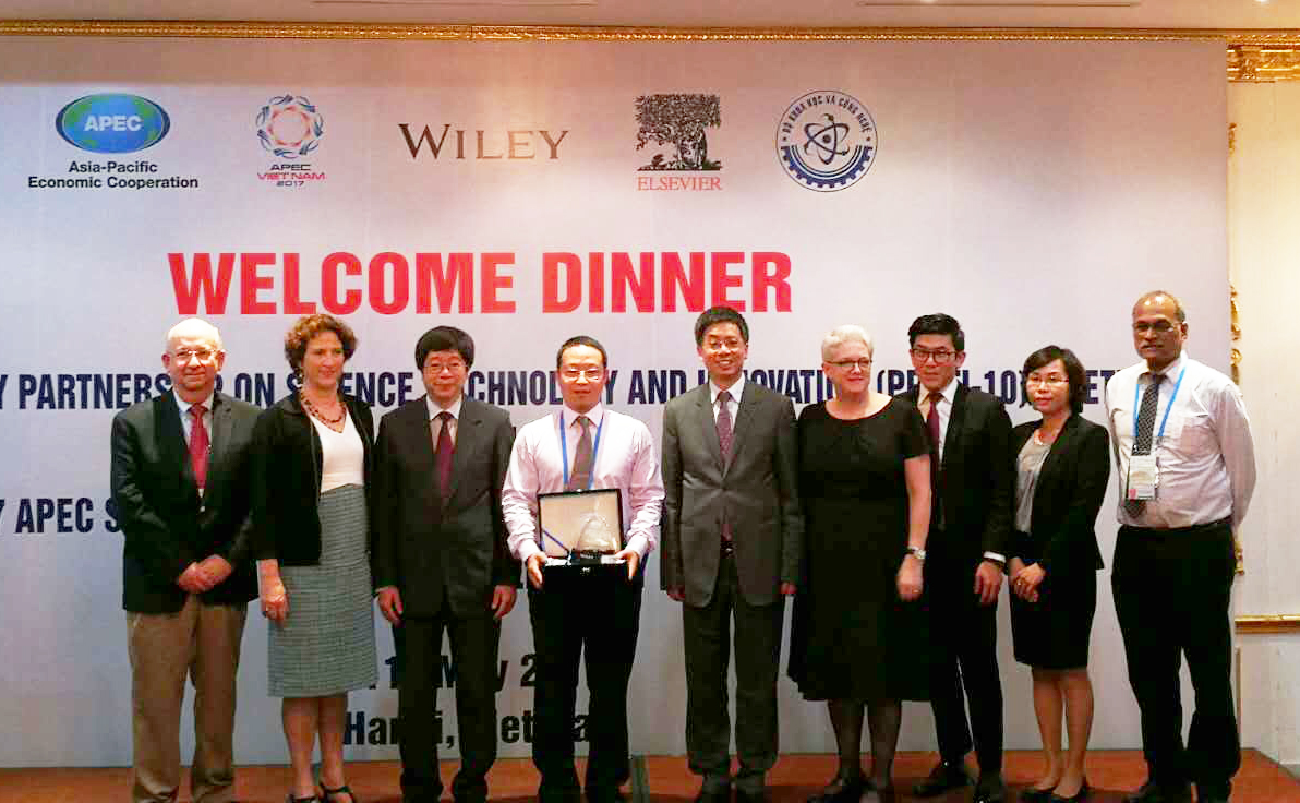 热烈祝贺朱彦武博士荣获2017年度亚太经合组织创新、研究与教育科学奖（ASPIRE奖）