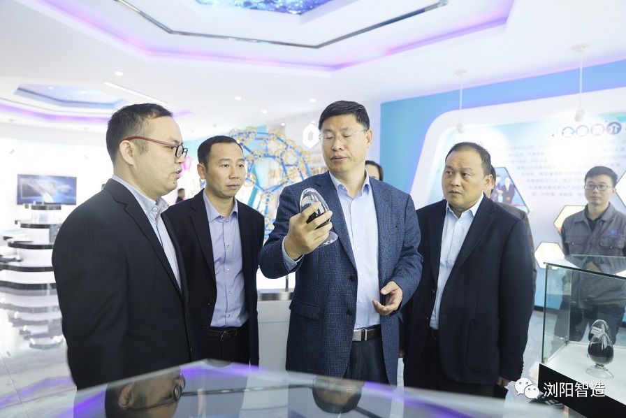 北京石墨烯研究院院长刘忠范一行到浏阳高新区考察