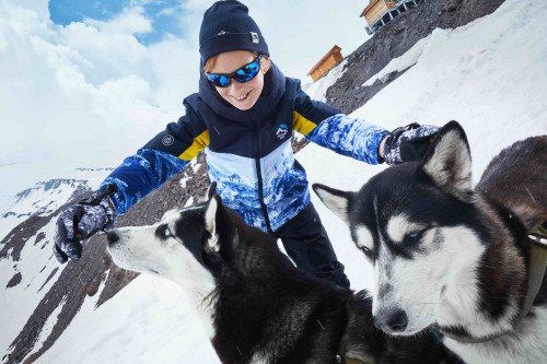 将石墨烯技术引入儿童滑雪棉服，安踏儿童用专业运动装备守护孩子