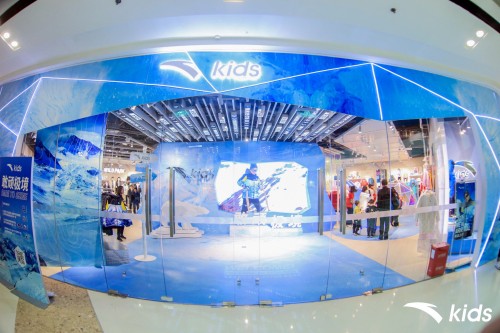 将石墨烯技术引入儿童滑雪棉服，安踏儿童用专业运动装备守护孩子