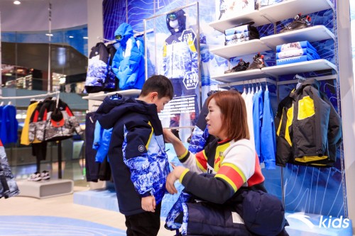 将石墨烯技术引入儿童滑雪棉服，安踏儿童用专业运动装备守护孩子