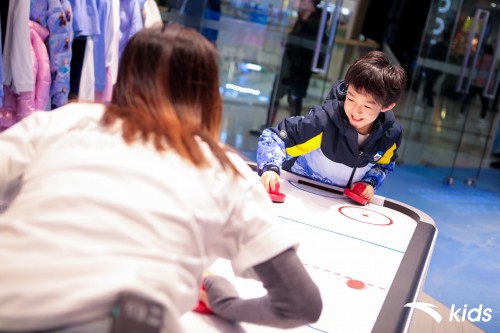 将石墨烯技术引入儿童滑雪棉服，安踏儿童用专业运动装备守护孩子