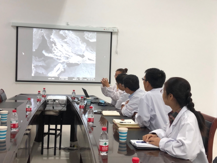 唐山市政协副主席崔武成到唐山学院市石墨烯应用技术公共服务平台调研指导工作