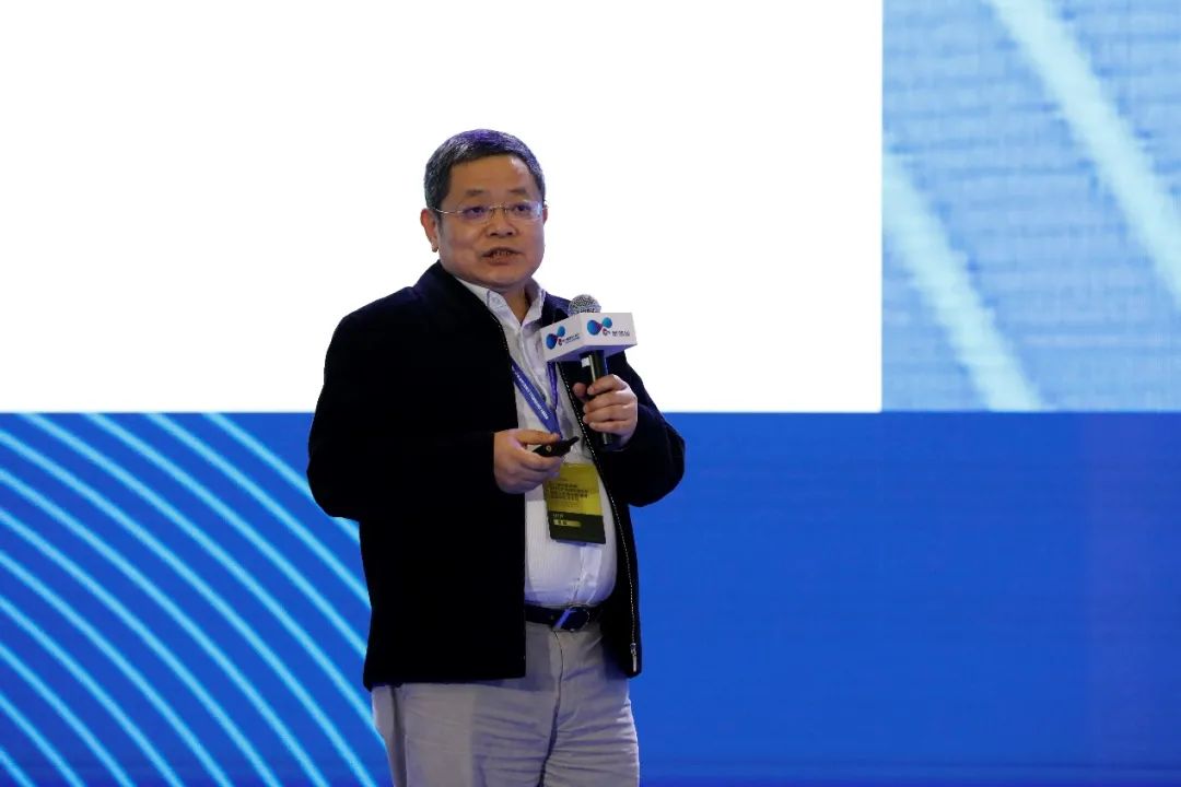 深大刘剑洪教授：大规模低成本合成制备层石墨烯可期