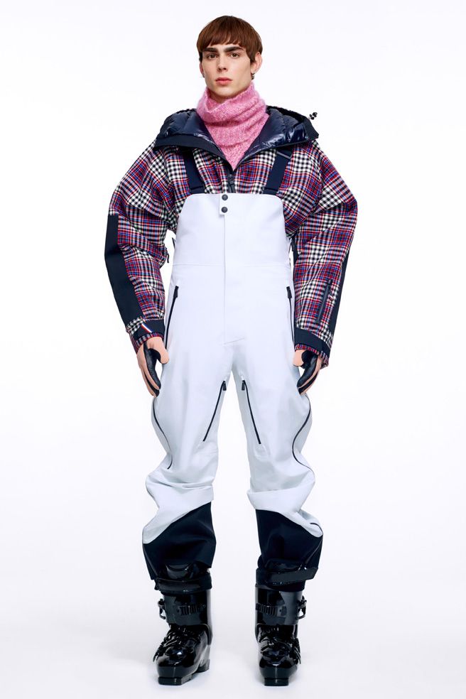 科技与性能并立，尽展雪道风采 盟可睐MONCLER GRENOBLE 滑雪系列 - 高性能