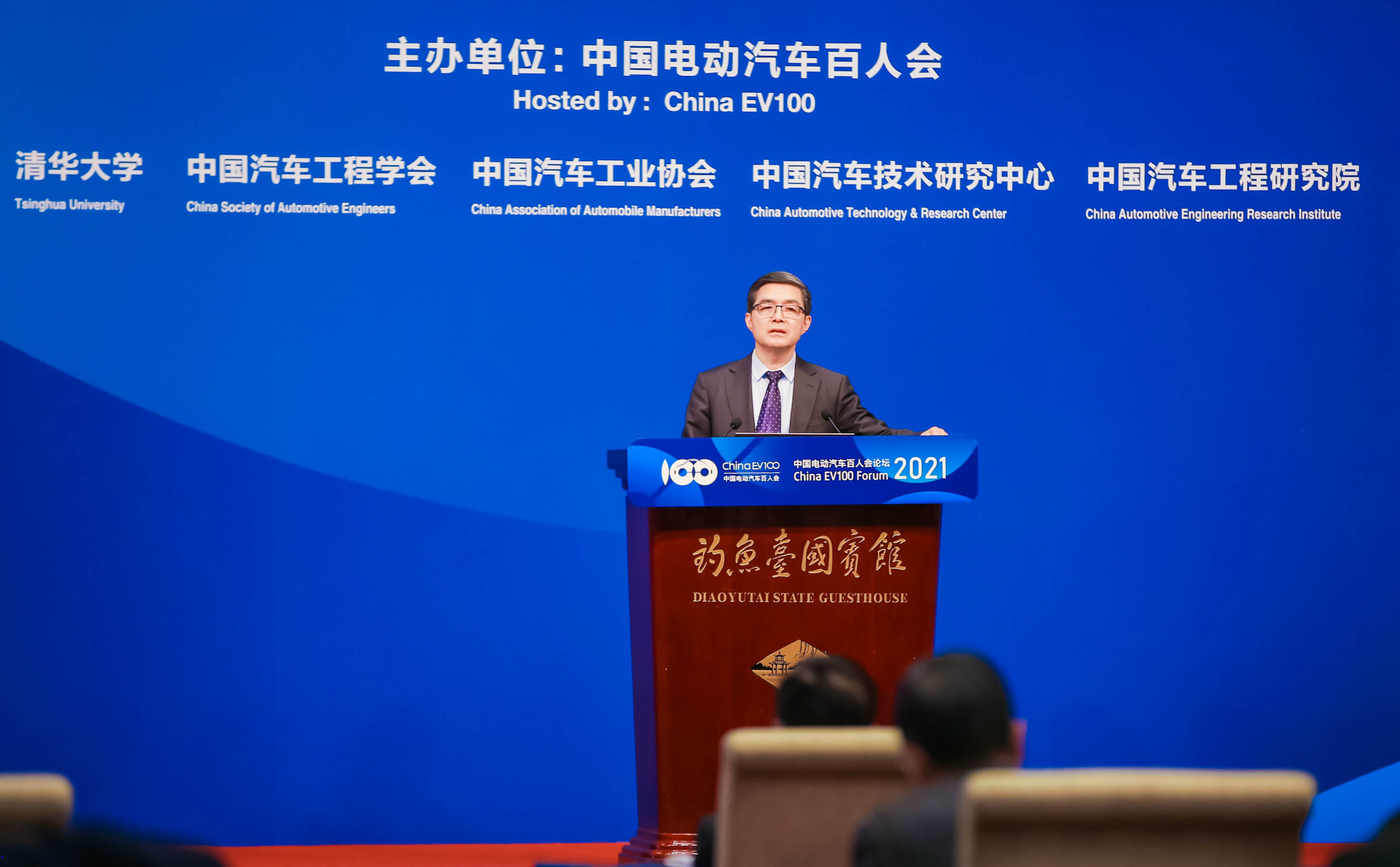 欧阳明高评1000公里续航车型：几分钟能充满电+安全且成本低=不可能