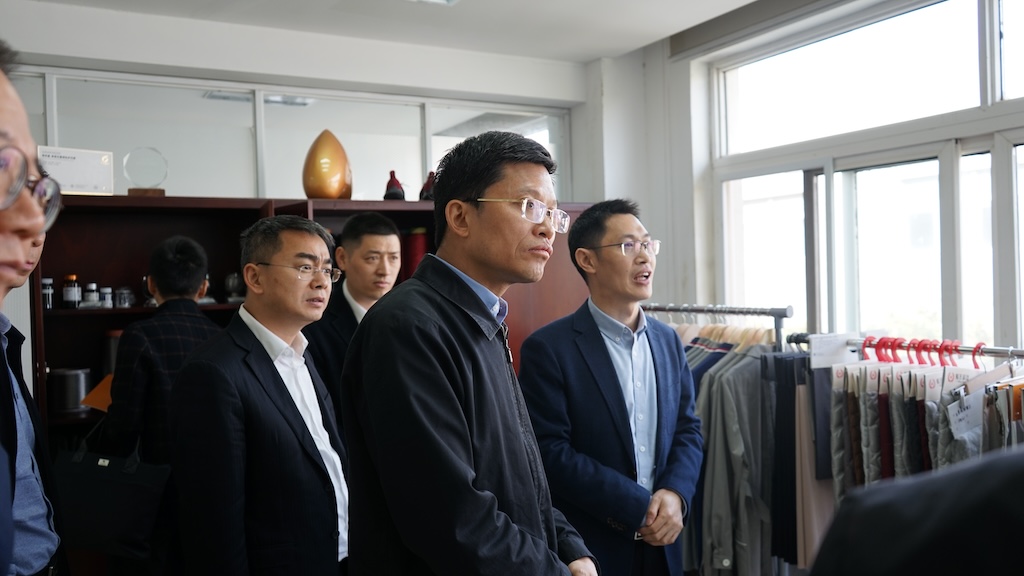 恩施州委常委、利川市委书记一行莅临高烯科技参观考察