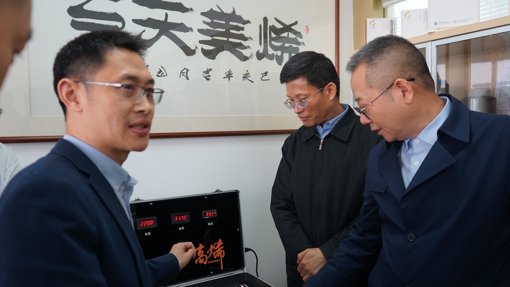 恩施州委常委、利川市委书记一行莅临高烯科技参观考察