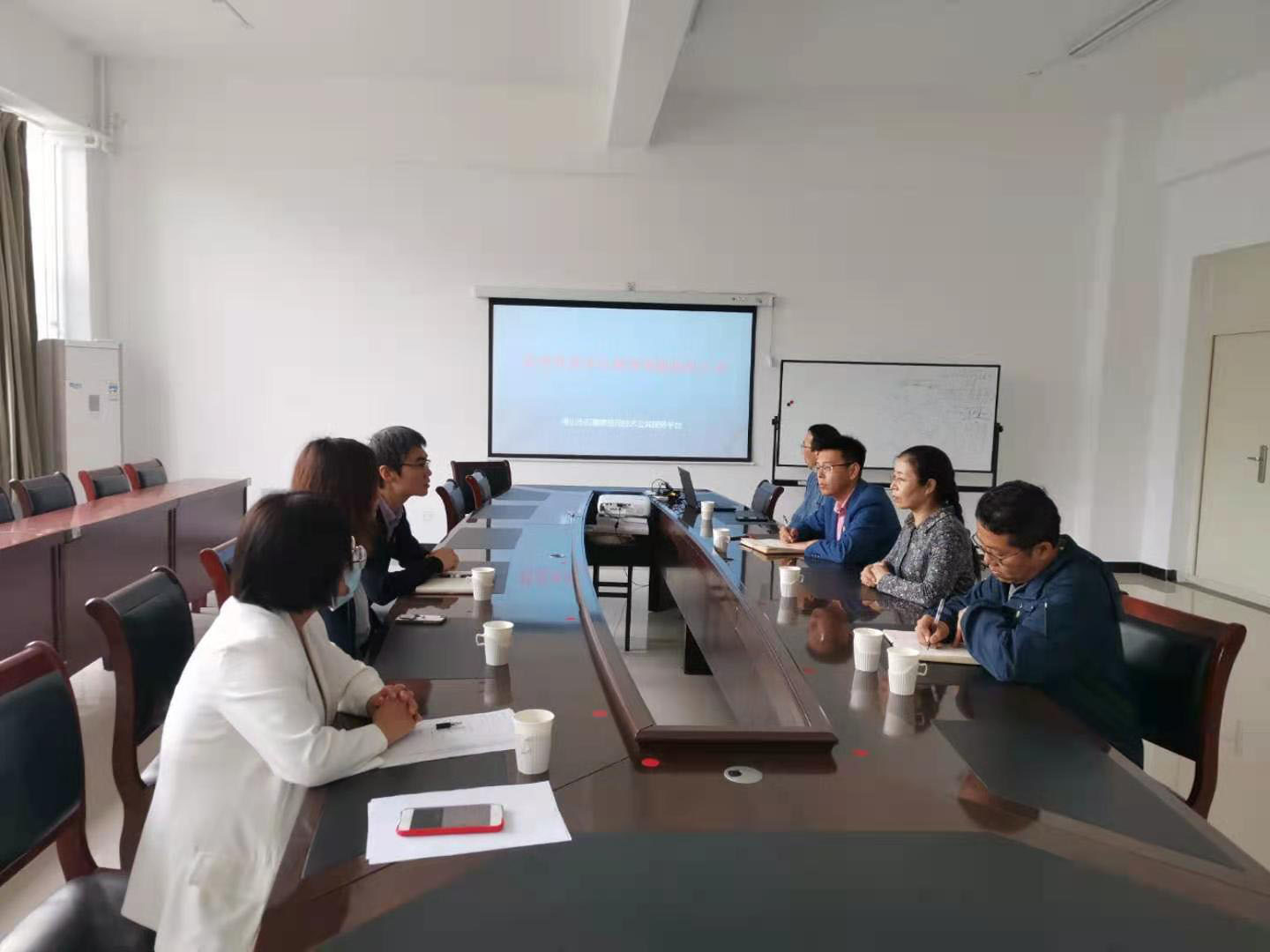 唐山学院环境与化学工程系广泛联系服务单位，拓展石墨烯平台服务工作