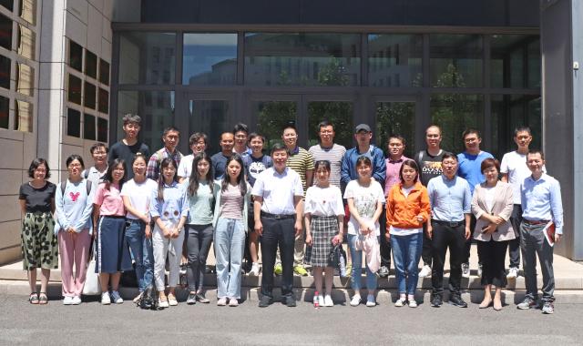 北京大学化学学院博士后一行赴北京石墨烯研究院参观交流