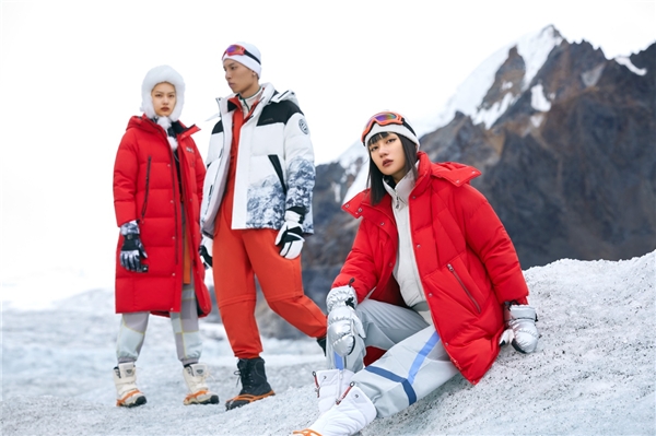 雪中飞发布高峰滑雪系列“解冻服”，助力年轻人的探索之旅