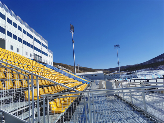 张家口冬奥跳台与越野滑雪场馆元旦前全部完工 贴合抛面曲线设计更安全