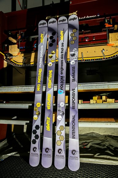 水户材料解决方案的CAMX 2021上的石墨烯增强复合材料滑雪板