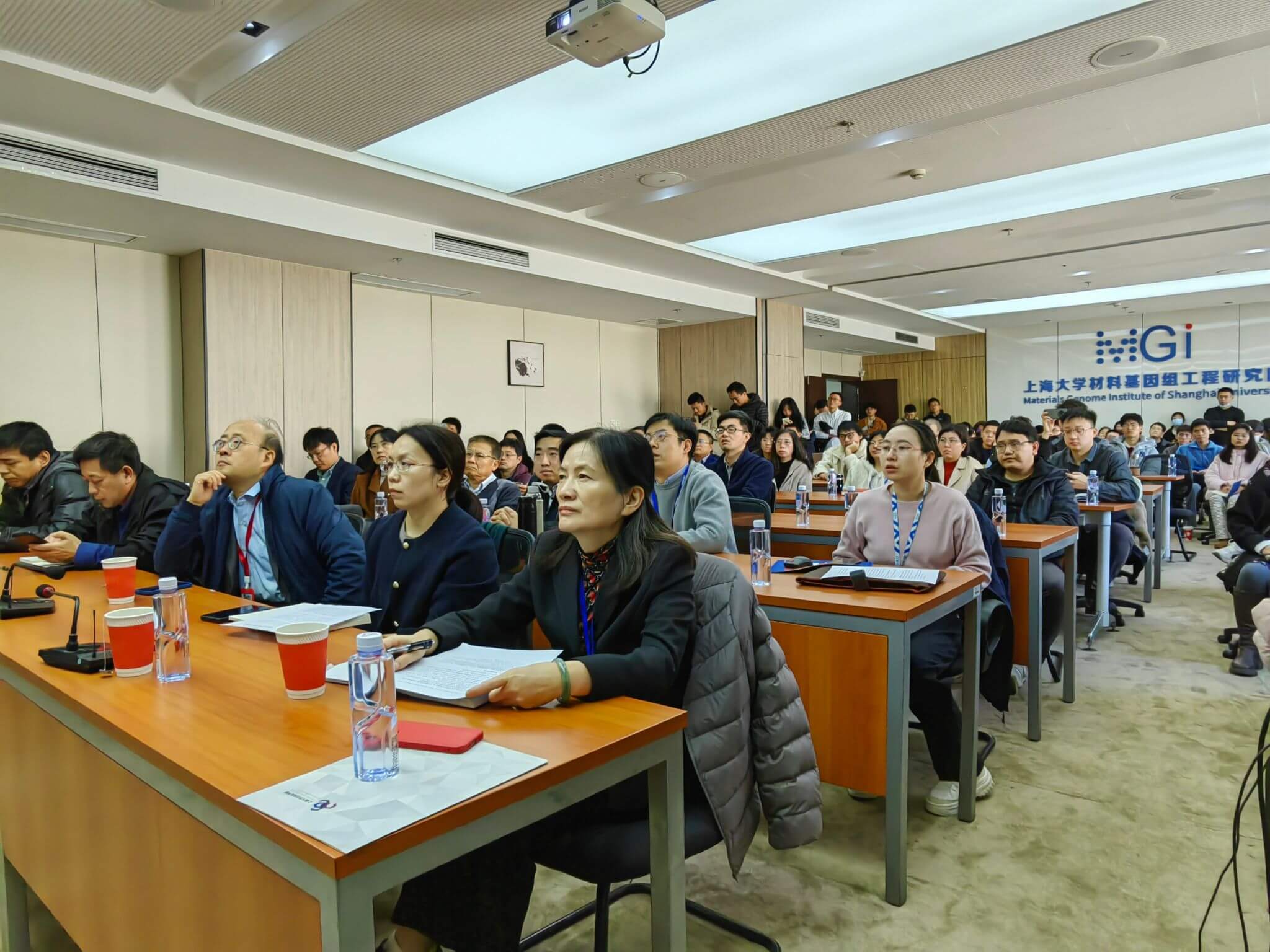 钱伟长讲坛第72讲《石墨烯及新型二维材料的制备与应用探索》顺利开讲