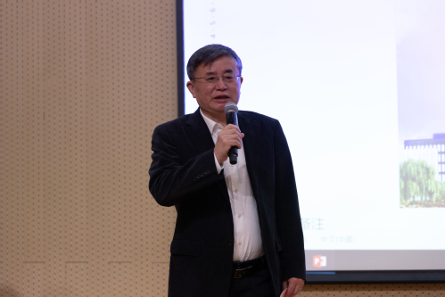 学校举办“大师讲坛”——中国科学院院士刘忠范应邀作“石墨烯新材料”专题讲座