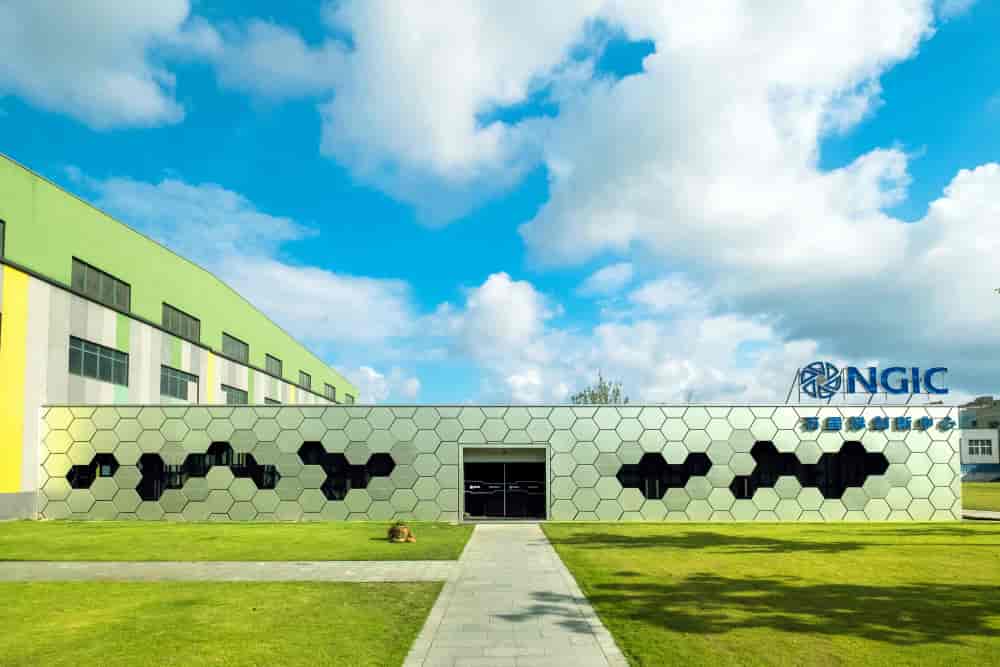 一鉴观察｜降薪20%、八成人员流失……他们15年熬成石墨烯“国家队”