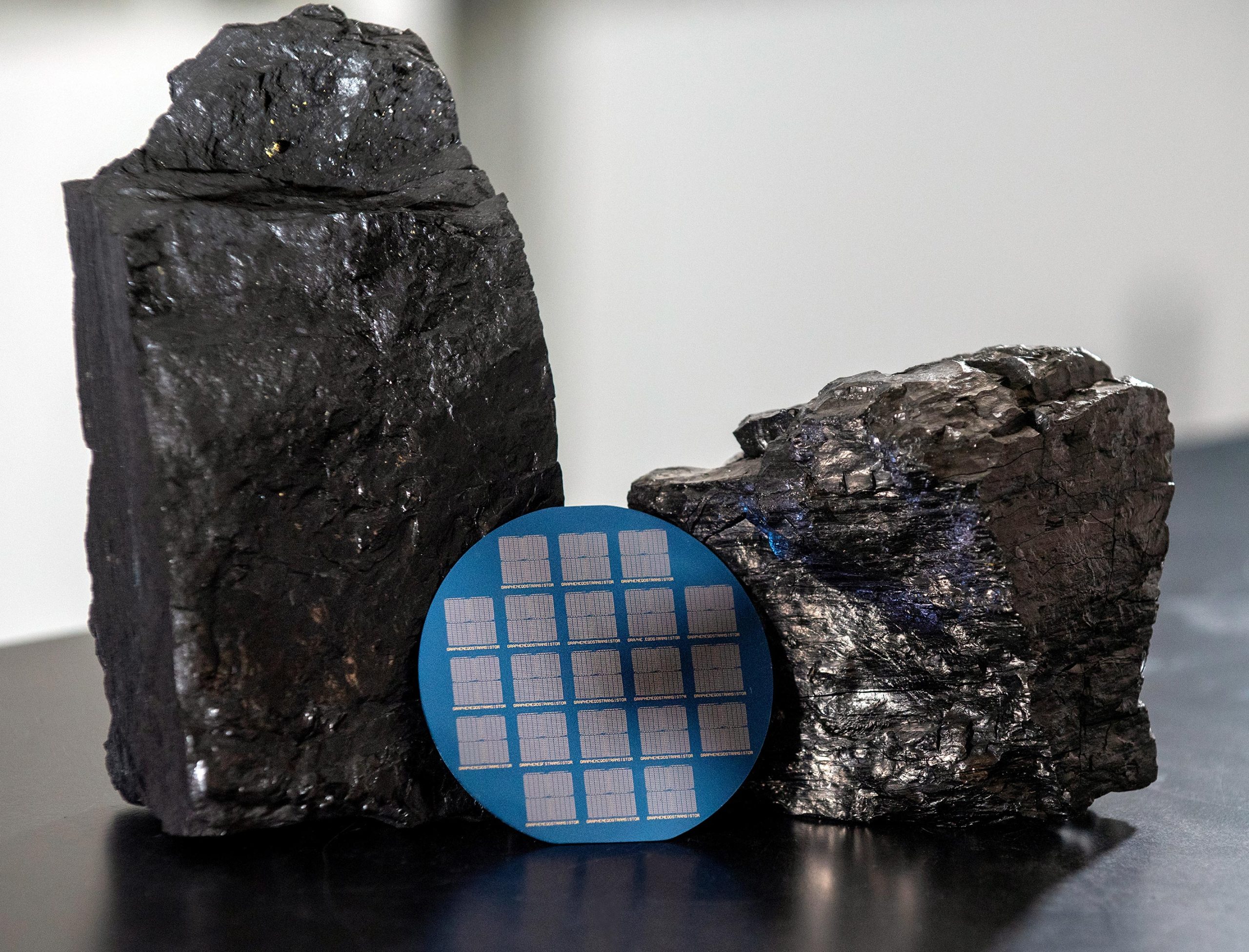 Wafer-Containing-Memristors-Fabricated-With-Bituminous-Blue-Gem-Coal-scaled.jpg