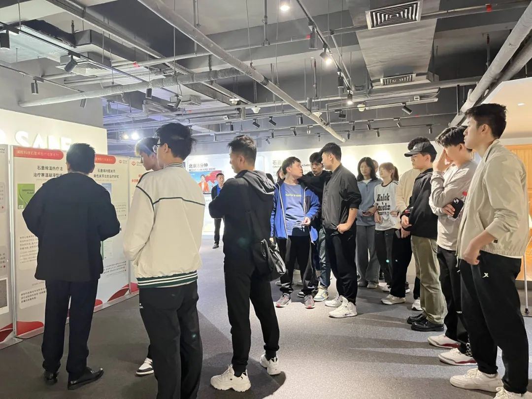 香港都会大学商学院师生走访烯旺科技：共话石墨烯科技创新与未来