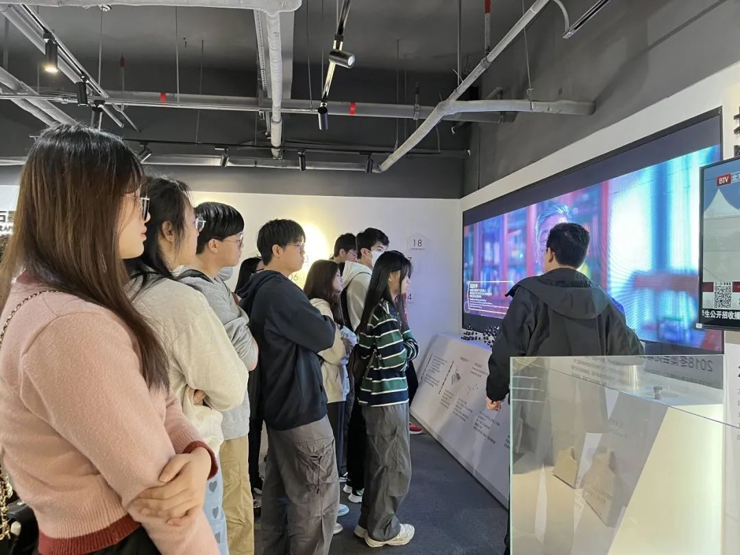 香港都会大学商学院师生走访烯旺科技：共话石墨烯科技创新与未来