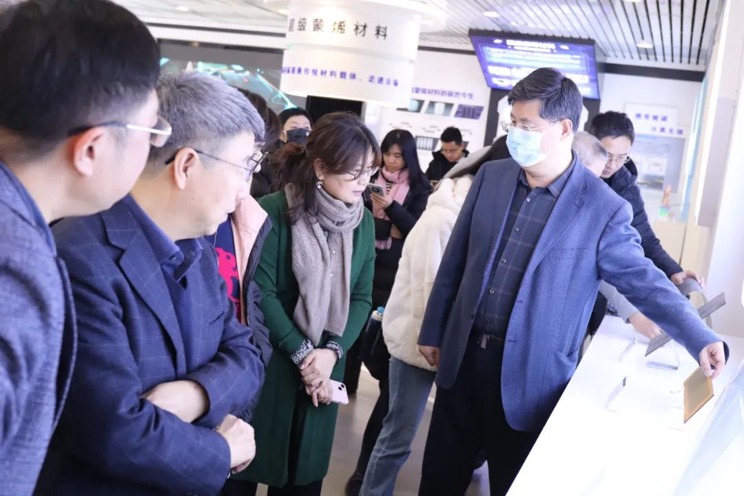 国家自然科学基金基础科学中心项目“石墨烯制备科学”2023年度总结会顺利举行