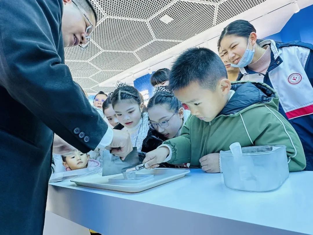 全国首家！国家石墨烯创新中心兴国石墨烯科技馆正式投用