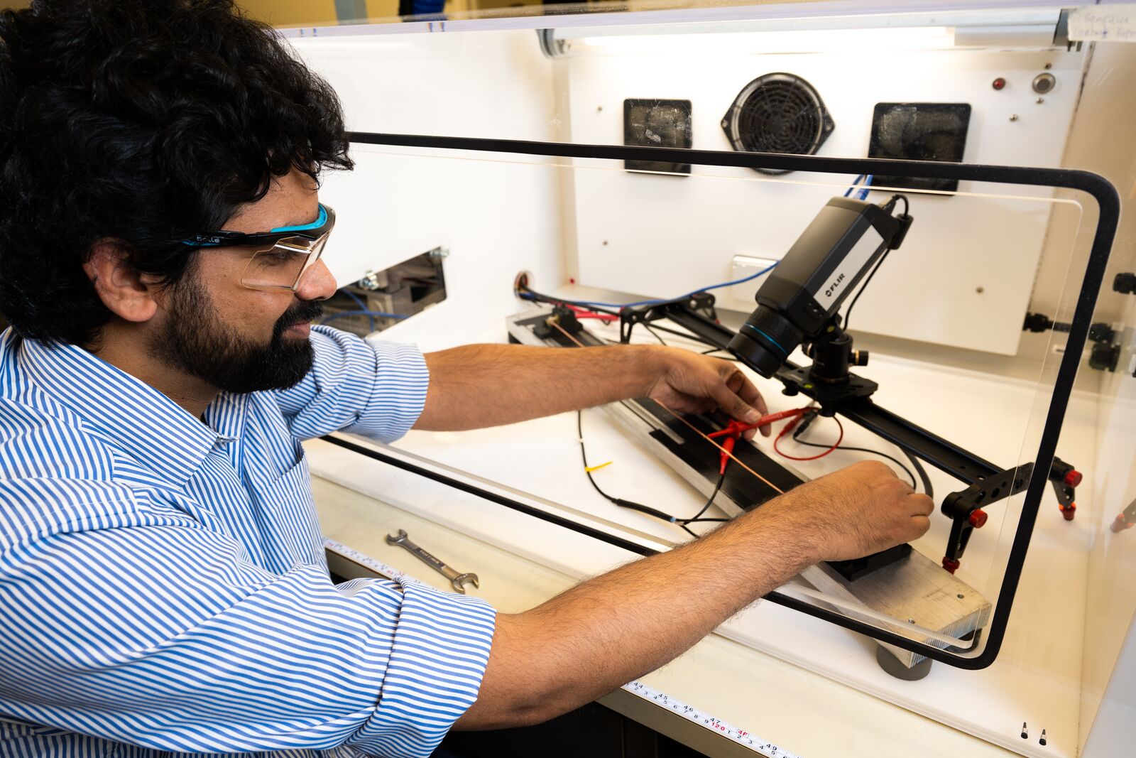 Aditya Nittala 测量铜线电导率