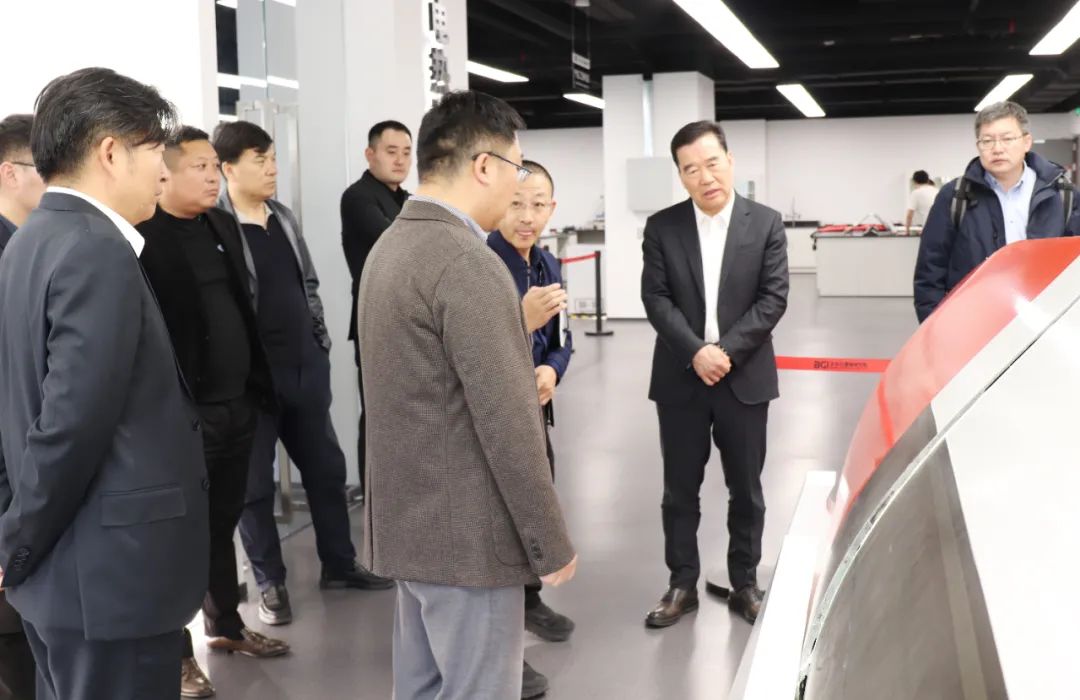 明阳集团创始人、董事长张传卫一行到BGI参观交流