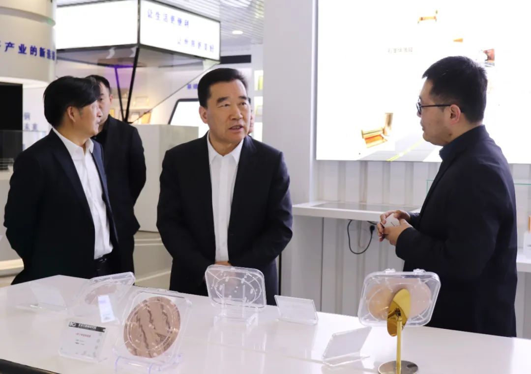 明阳集团创始人、董事长张传卫一行到BGI参观交流