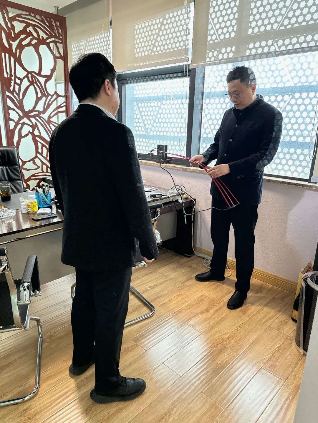 江苏江南烯元石墨烯科技有限公司总经理获领“常商服务卡”