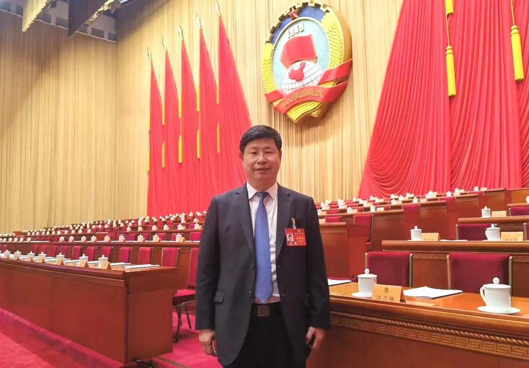 全国政协常委、中国科学院院士刘忠范：石墨烯也是新质生产力，期待杀手级应用 | 两会专访