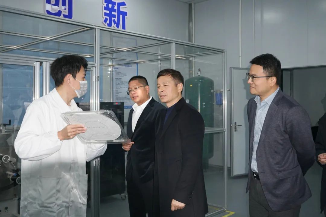 中国科学院宁波材料所党委书记、副所长张家元调研国家石墨烯创新中心