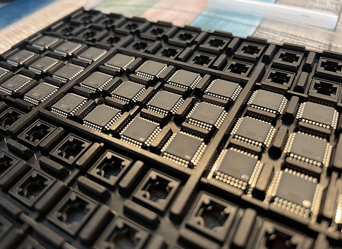 是否有可能获得比可着色抗静电剂更好的导电性？