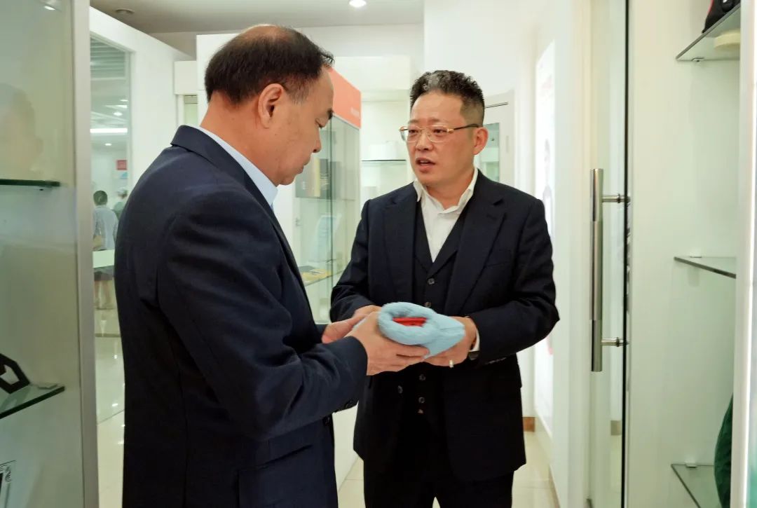 调研考察 | 安徽省政协主席唐良智赴宇航派蒙考察指导