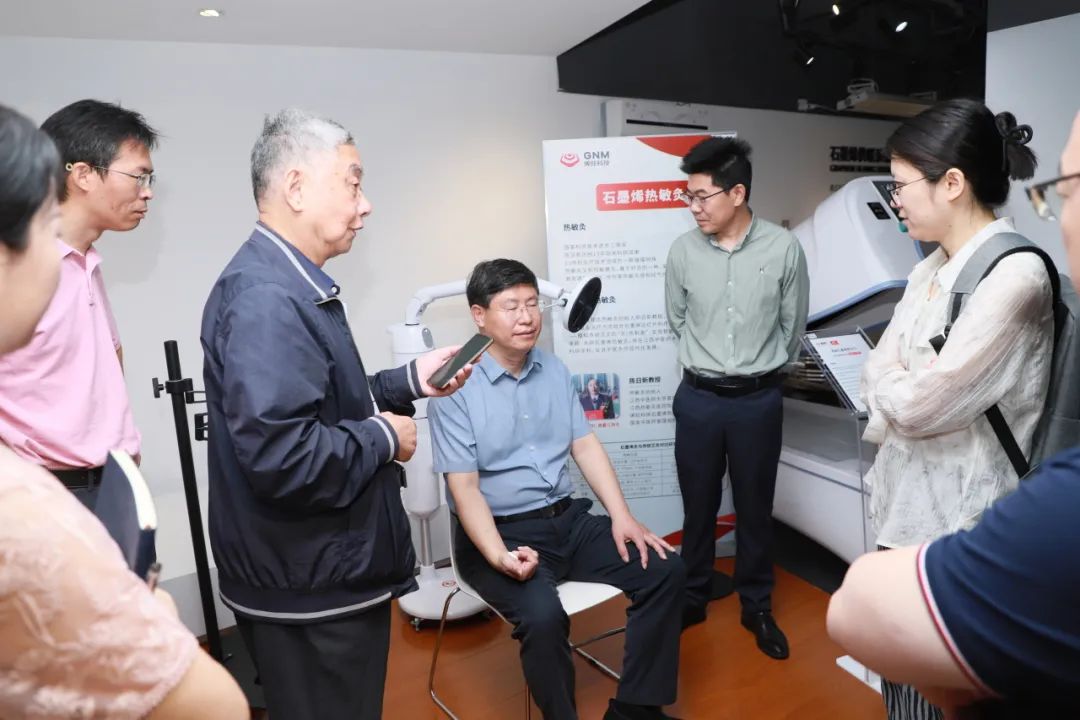 中国科学院院士刘忠范考察烯旺科技，就石墨烯产业发展深入交流