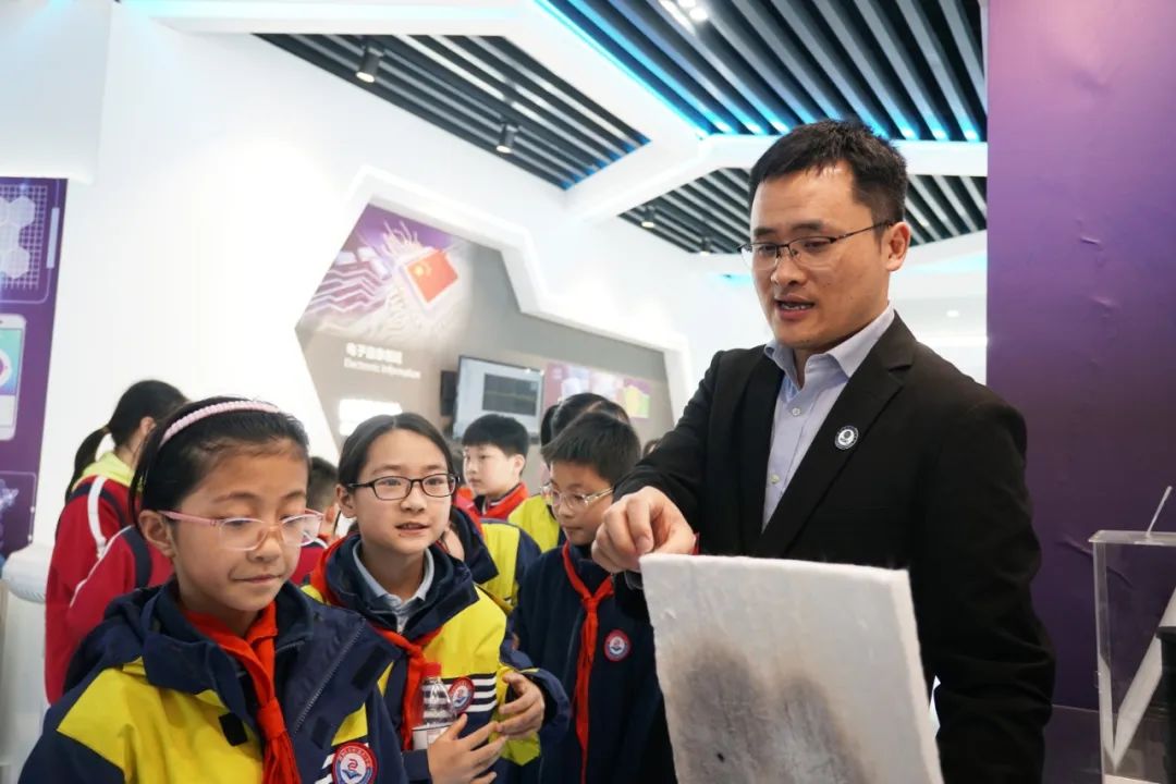 国家石墨烯创新中心成为镇海庄市（逸夫）学校科学教育实践基地