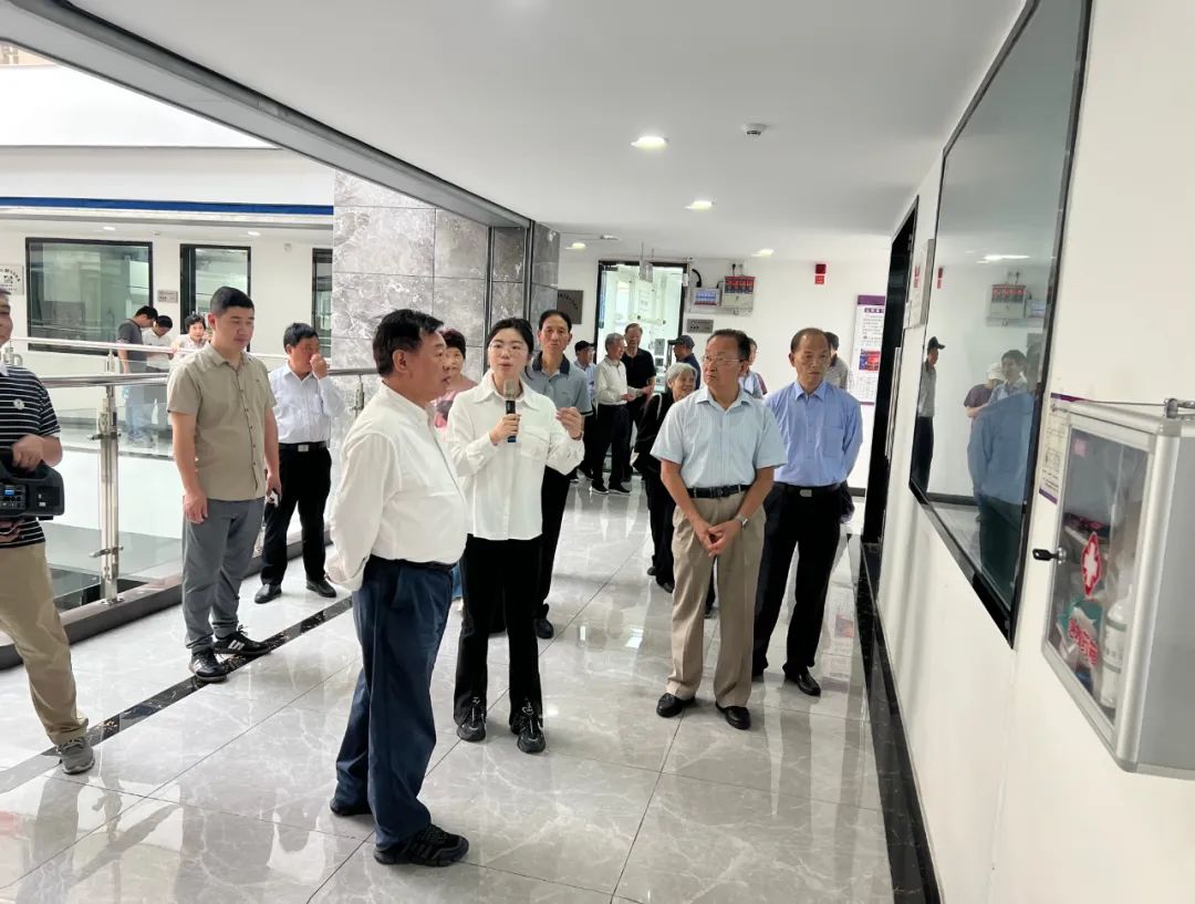 三明市厅级退休老干部一行莅临我院参观调研