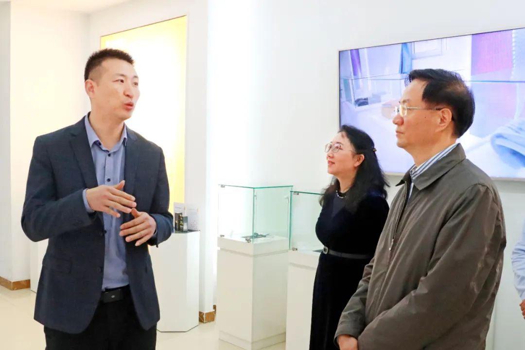 上海市嘉定区人大考察团参观宇航派蒙