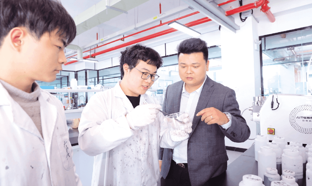 牢记嘱托 奋勇争先丨金阳烯碳：小巨人“大能量”