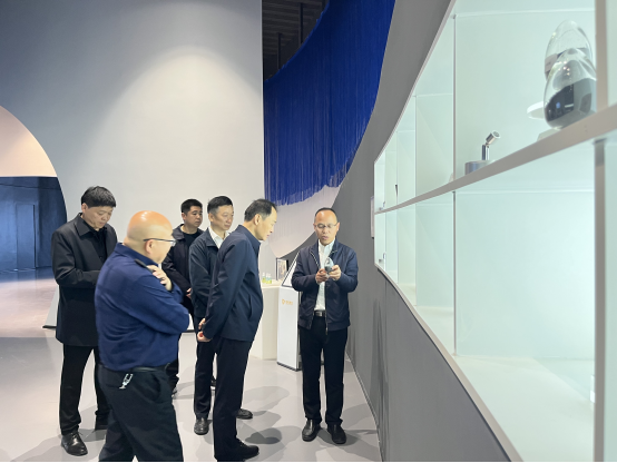 西峡县县长杨明雪一行莅临煜和石墨及石墨烯科技馆及智能工厂参观指导