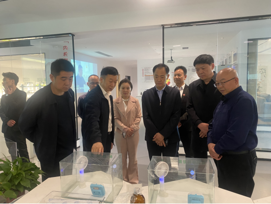 西峡县县长杨明雪一行莅临煜和石墨及石墨烯科技馆及智能工厂参观指导