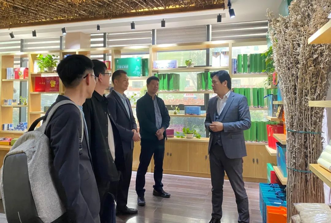 小镇资讯 | 探索“石墨烯+蕲艾”！这家镇企赴黄冈产业合作