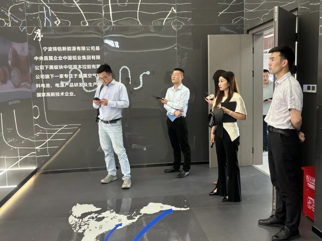 湖州市长兴县领导及聚卓资本一行，北京吉富资本调研国家石墨烯创新中心