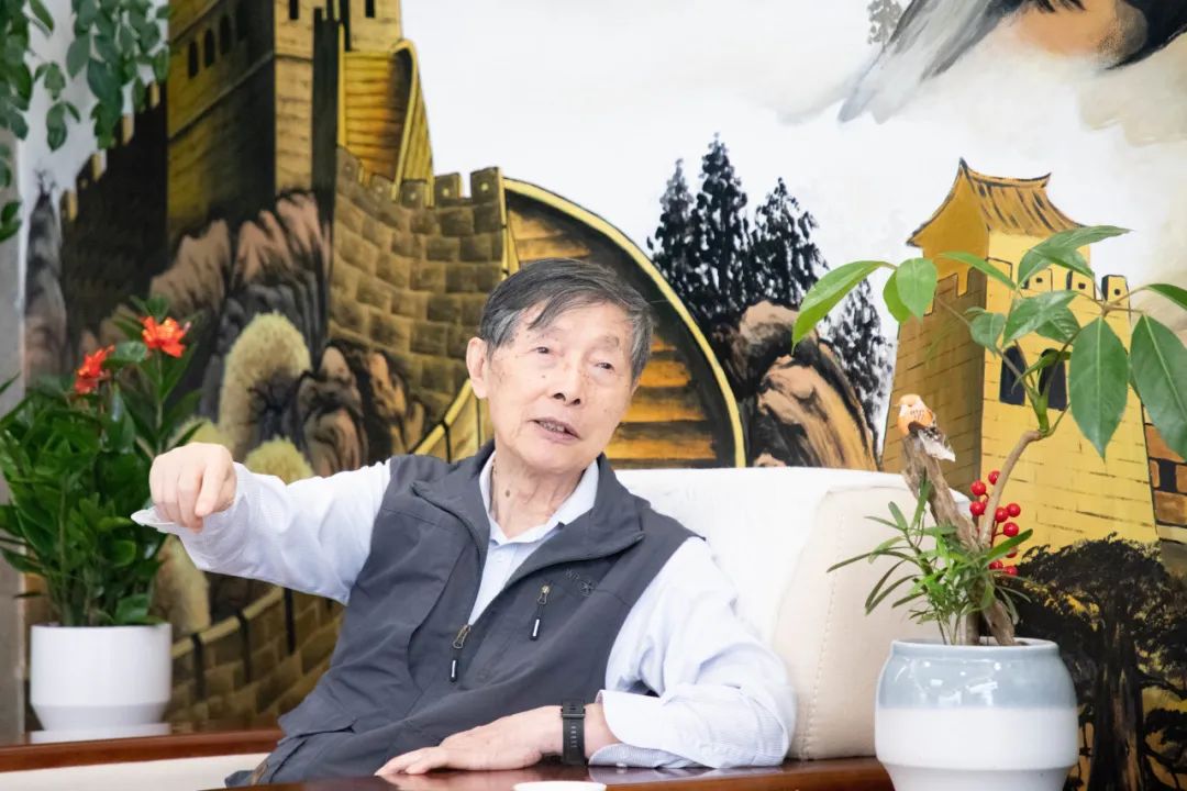 中国工程院院士陈立泉一行来华永烯指导工作