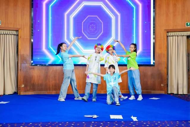 小朋友带着石墨烯集体“穿越”？“锂”想未来？快看！浙江这群少年大秀科学传播技能！