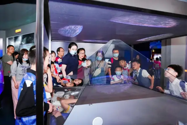 小朋友带着石墨烯集体“穿越”？“锂”想未来？快看！浙江这群少年大秀科学传播技能！