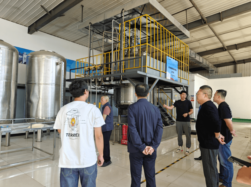 国家纳米科学中心中科院重点实验室王奇主任一行到烯润参观指导