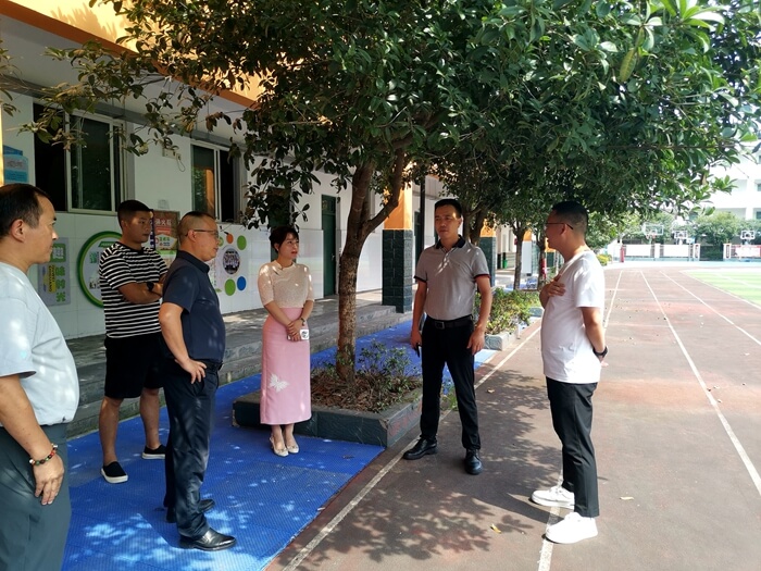 人大代表闫辉：校舍修缮缺资金主动来捐助